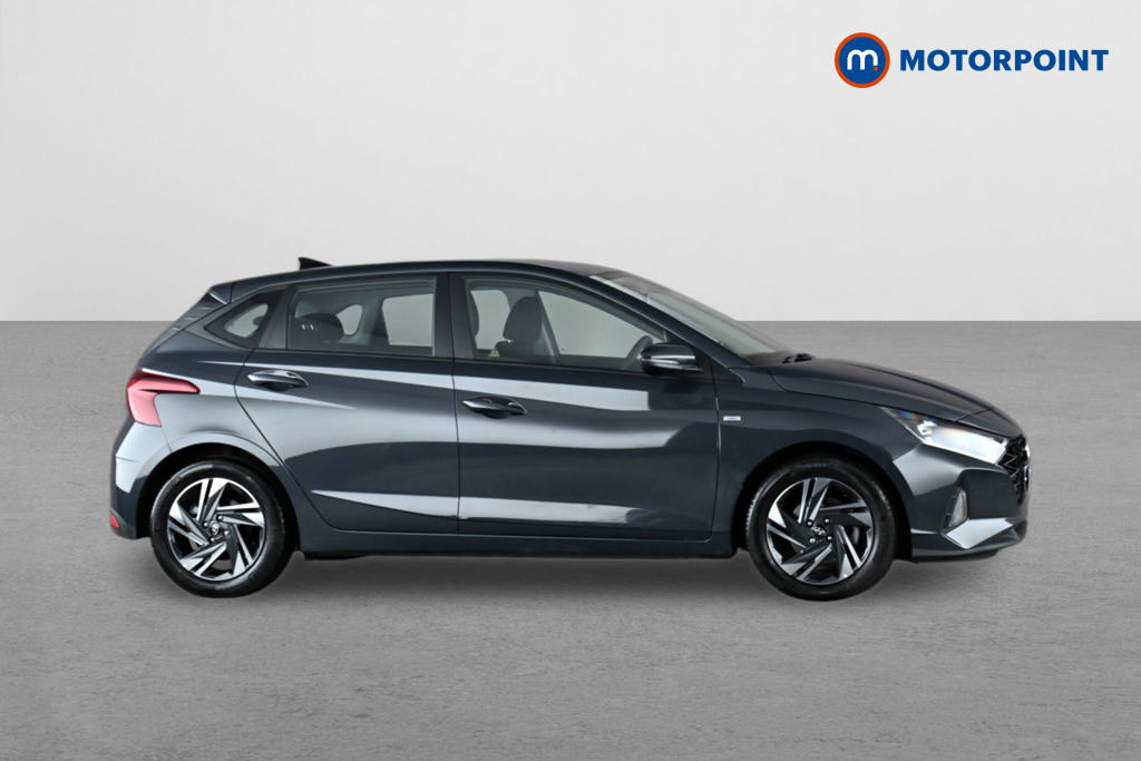 Hyundai I20 Se Connect Manual Petrol Hatchback - Stock Number (1637000) - Drivers side