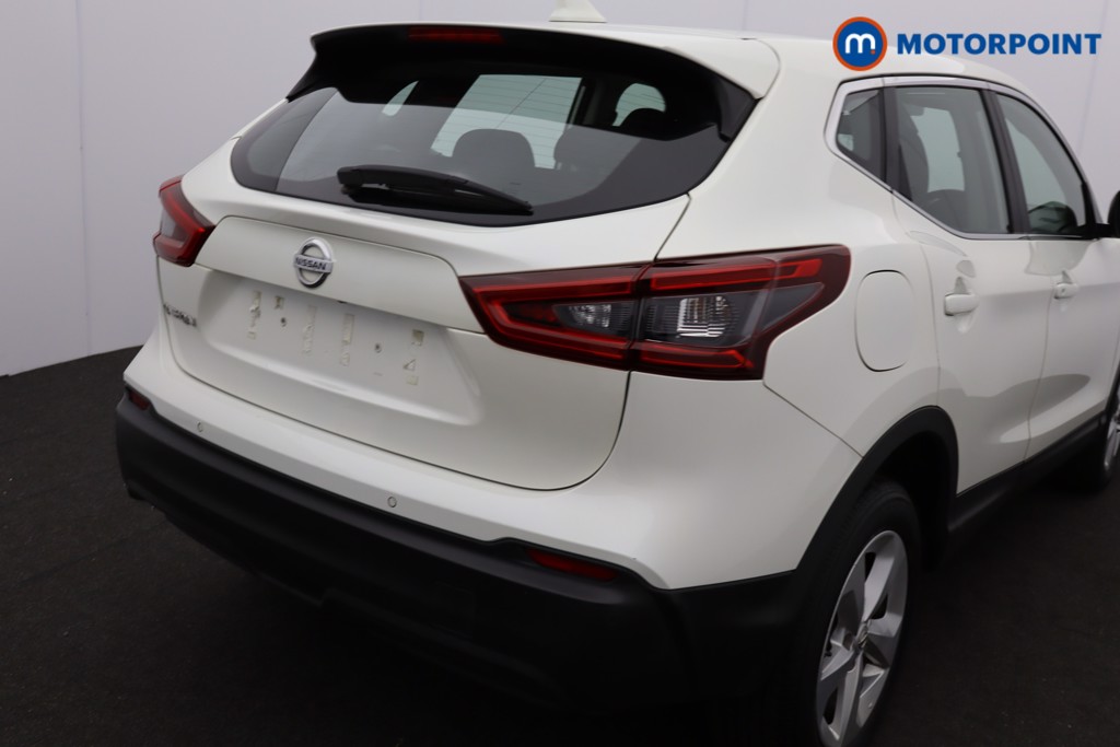 Nissan Qashqai Acenta Premium Automatic Diesel SUV - Stock Number (1639348) - 2nd supplementary image