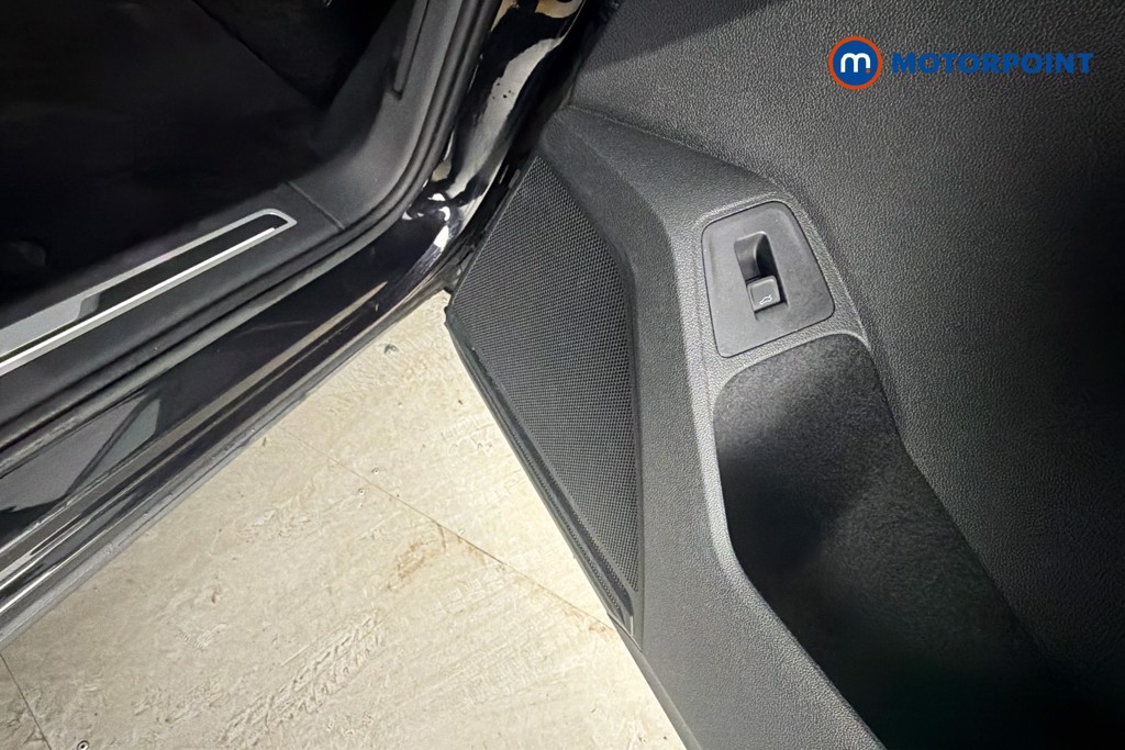 Volkswagen Tiguan Elegance Automatic Petrol SUV - Stock Number (1640691) - 21st supplementary image