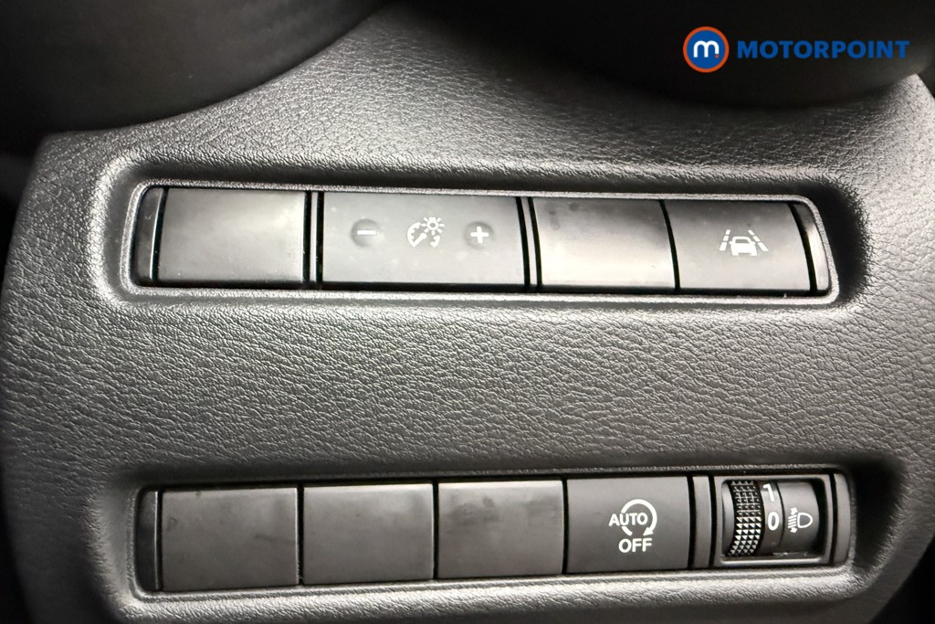 Nissan Juke N-Connecta Manual Petrol SUV - Stock Number (1640760) - 17th supplementary image