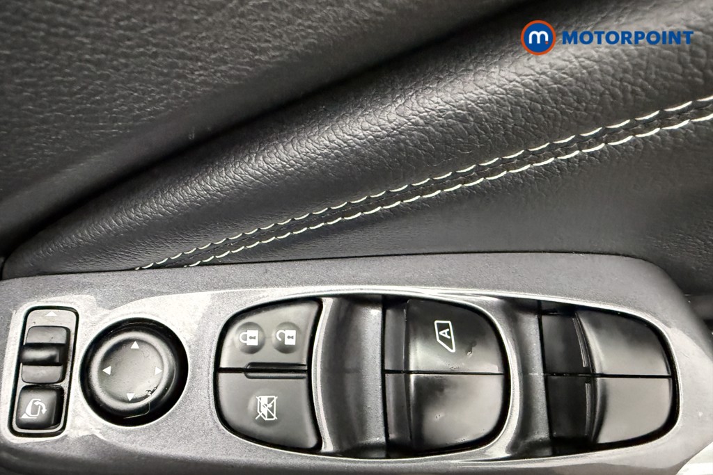 Nissan Juke N-Connecta Manual Petrol SUV - Stock Number (1640760) - 19th supplementary image