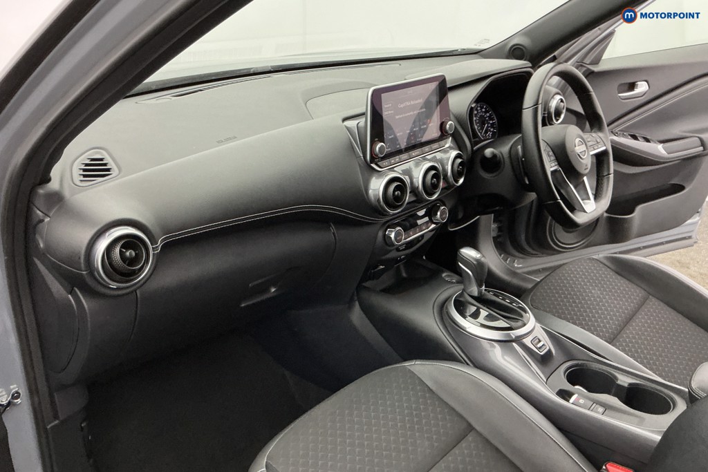 Nissan Juke N-Connecta Automatic Petrol SUV - Stock Number (1634572) - 9th supplementary image