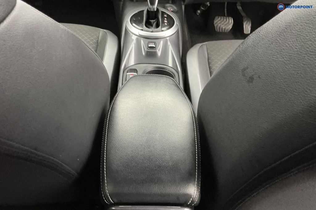 Nissan Juke N-Connecta Automatic Petrol SUV - Stock Number (1634572) - 11th supplementary image