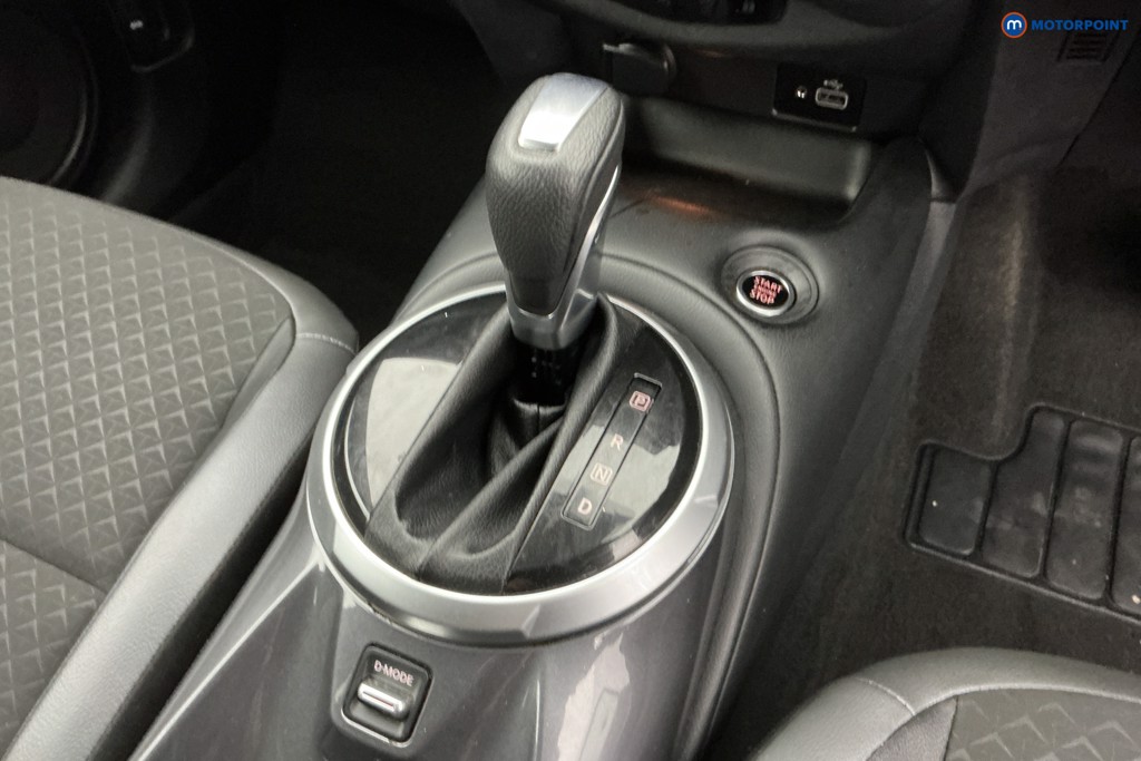 Nissan Juke N-Connecta Automatic Petrol SUV - Stock Number (1634572) - 15th supplementary image