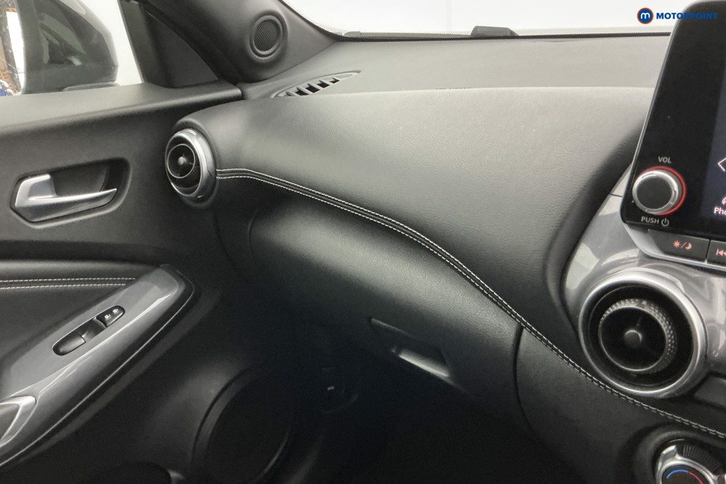 Nissan Juke N-Connecta Automatic Petrol SUV - Stock Number (1634572) - 17th supplementary image
