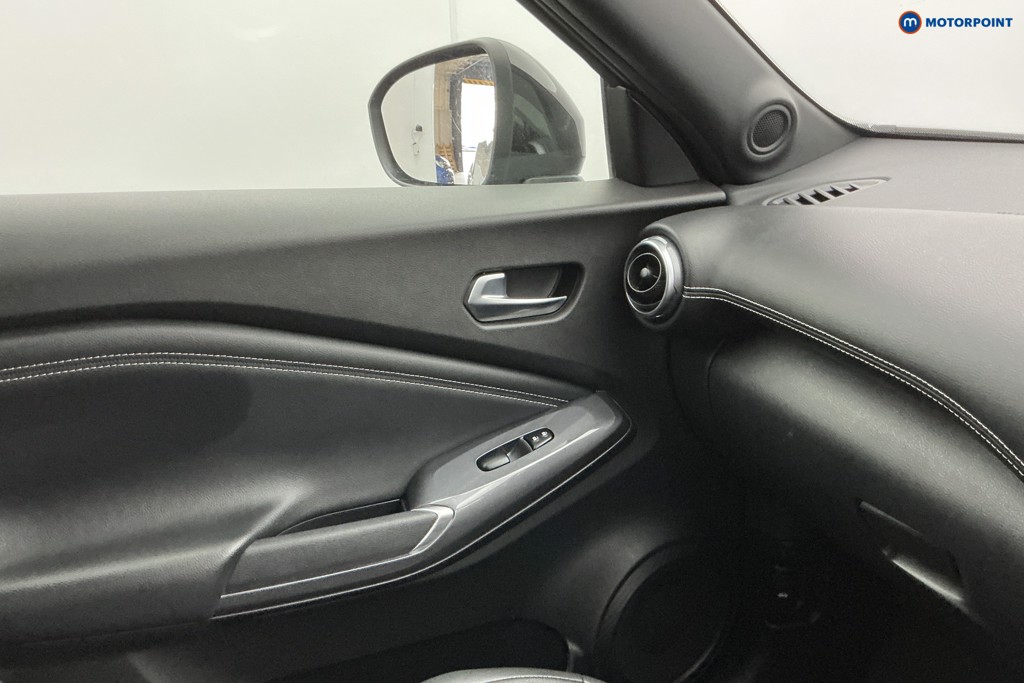 Nissan Juke N-Connecta Automatic Petrol SUV - Stock Number (1634572) - 18th supplementary image