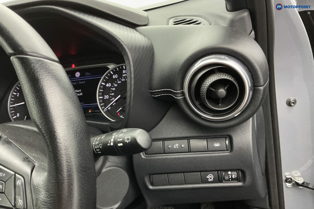 Nissan Juke N-Connecta Automatic Petrol SUV - Stock Number (1634572) - 21st supplementary image