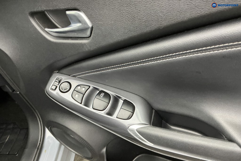 Nissan Juke N-Connecta Automatic Petrol SUV - Stock Number (1634572) - 24th supplementary image