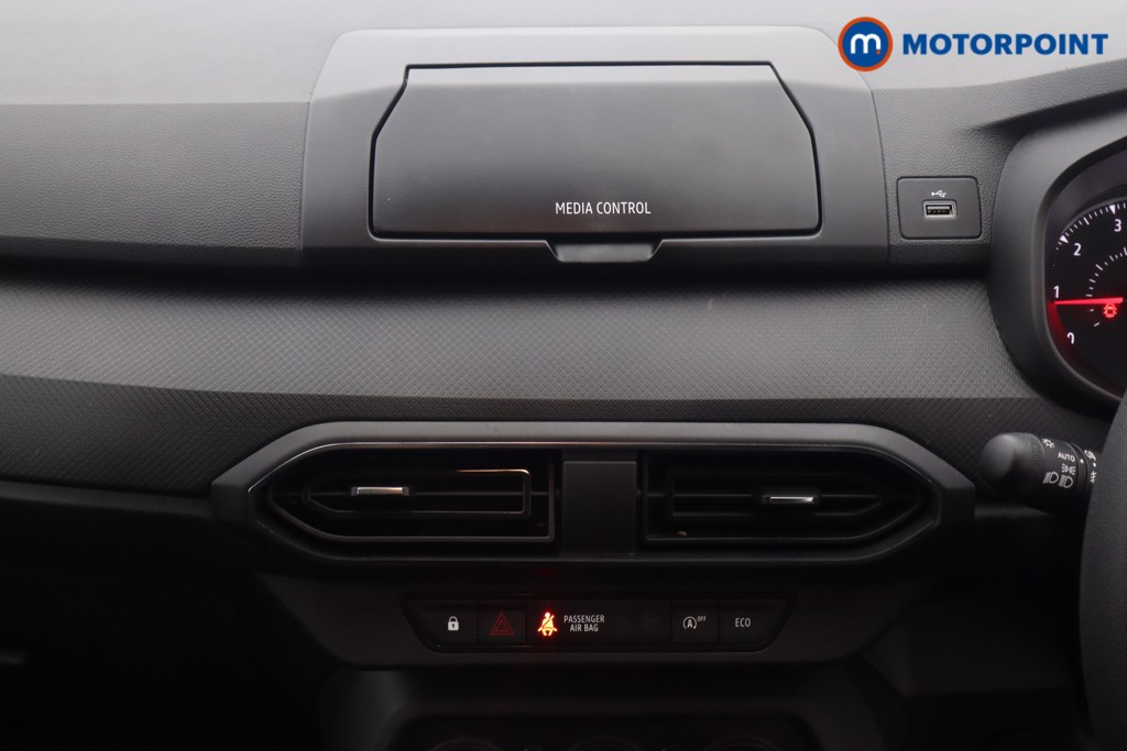 Dacia Jogger Essential Manual Petrol People Carrier - Stock Number (1634752) - 2nd supplementary image