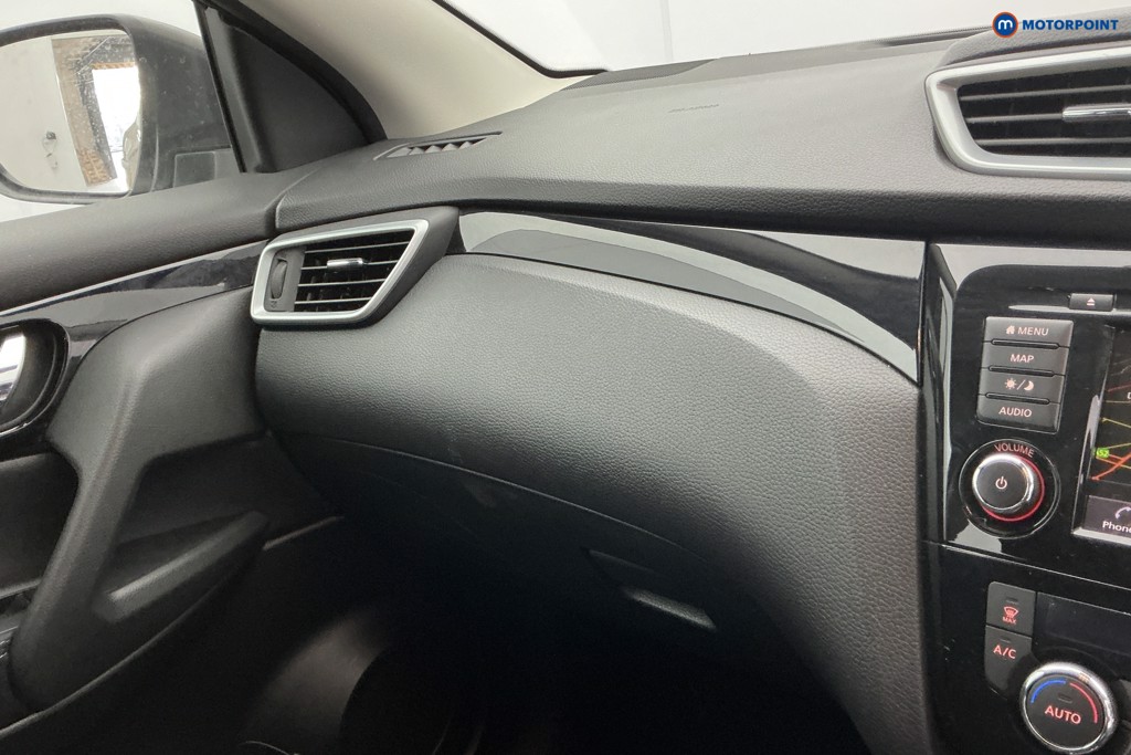 Nissan Qashqai Acenta Premium Automatic Petrol SUV - Stock Number (1639404) - 17th supplementary image
