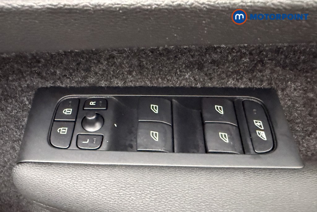 Volvo Xc40 Core Automatic Petrol SUV - Stock Number (1639670) - 22nd supplementary image