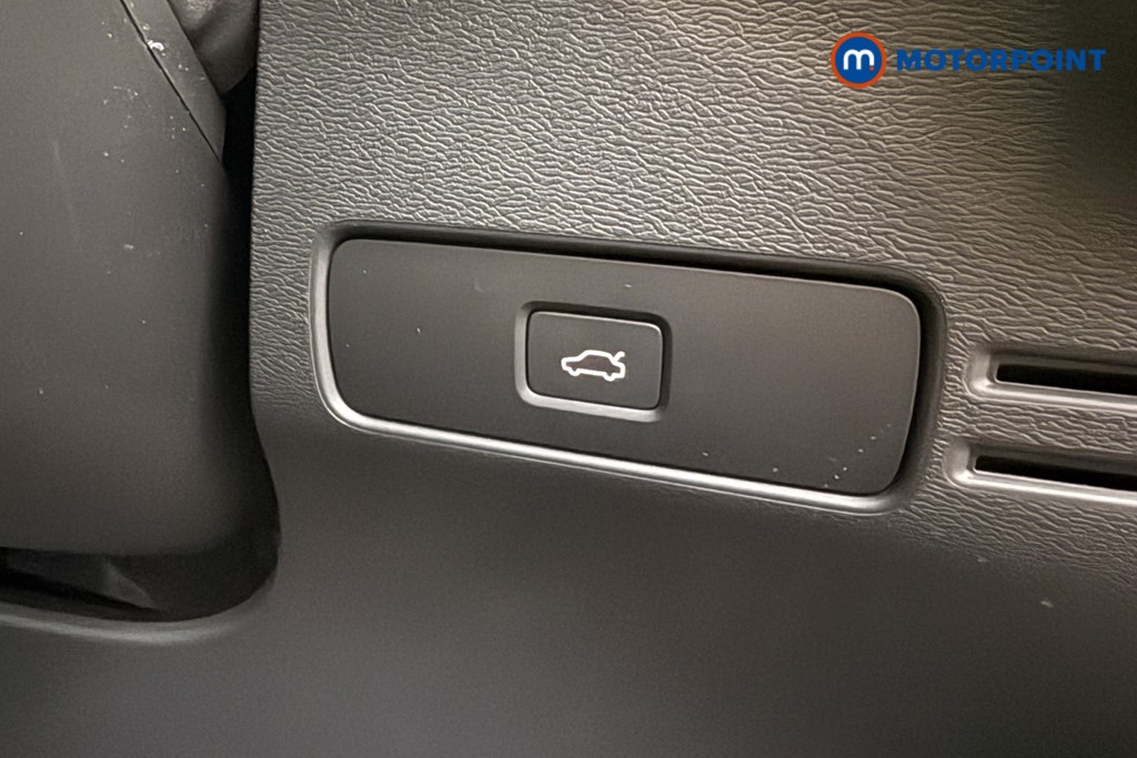 Volvo Xc40 Core Automatic Petrol SUV - Stock Number (1639670) - 50th supplementary image