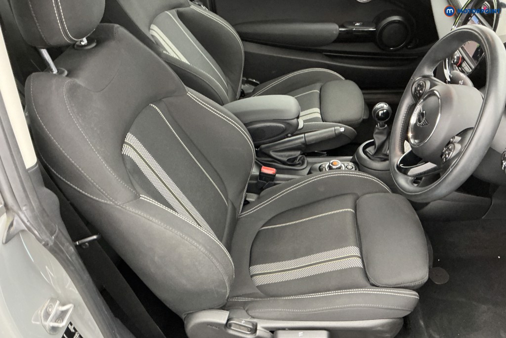 Mini Hatchback Cooper S Classic Manual Petrol Hatchback - Stock Number (1640197) - 5th supplementary image