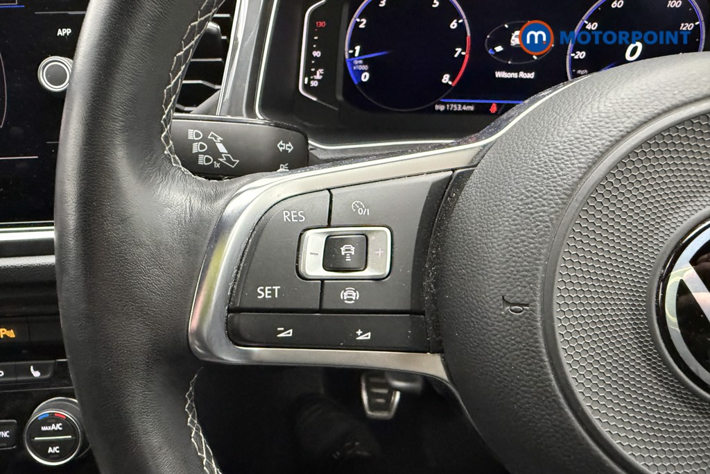 Volkswagen T-Roc R-Line Manual Petrol SUV - Stock Number (1640575) - 33rd supplementary image