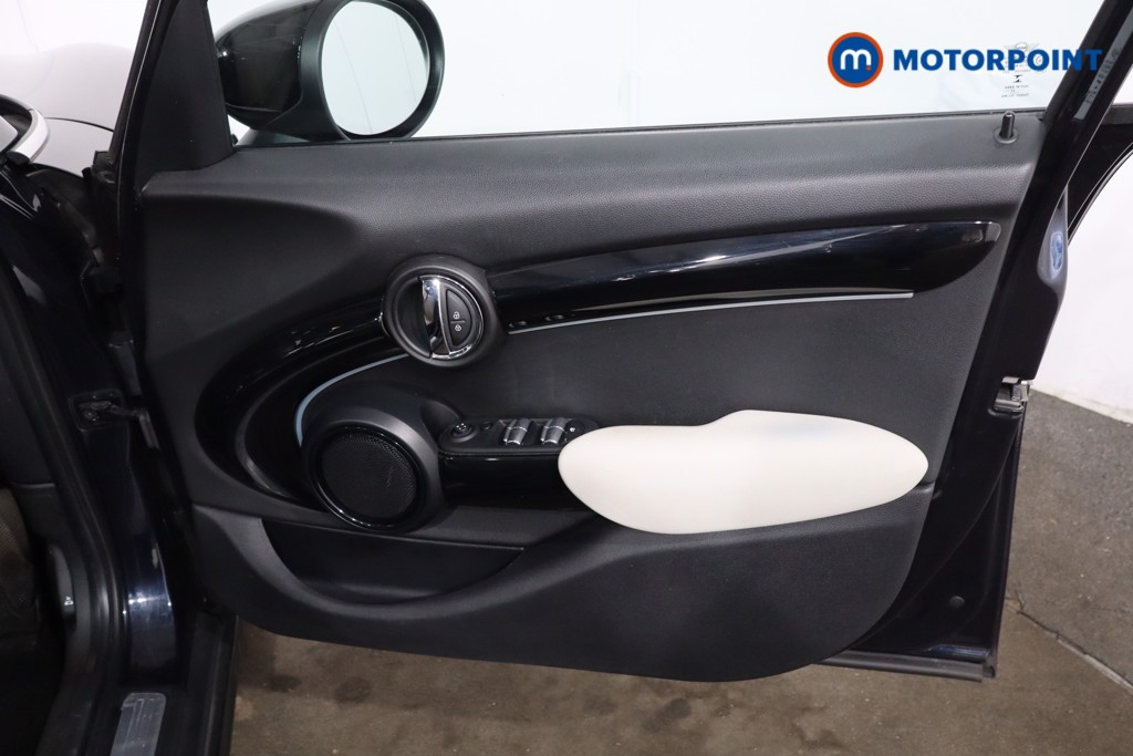 Mini Hatchback Cooper Exclusive Automatic Petrol Hatchback - Stock Number (1641097) - 24th supplementary image