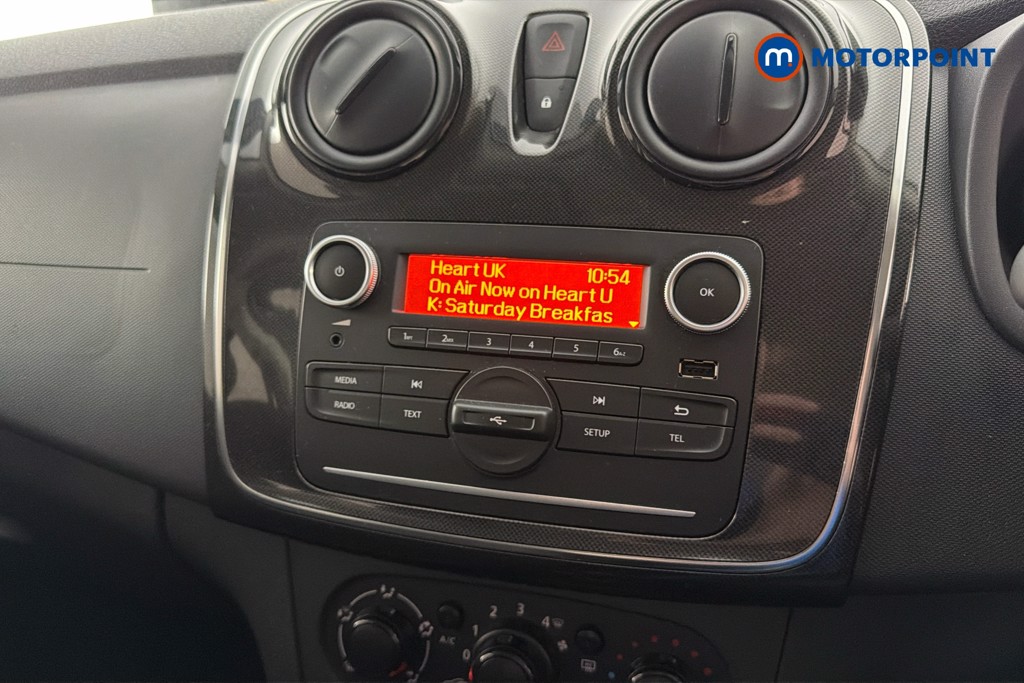 Dacia Sandero Essential Manual Petrol Hatchback - Stock Number (1628388) - 9th supplementary image