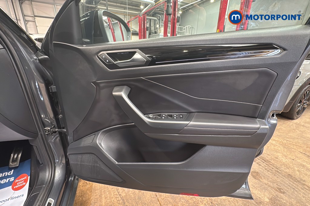 Volkswagen T-Roc R-Line Manual Petrol SUV - Stock Number (1632088) - 19th supplementary image