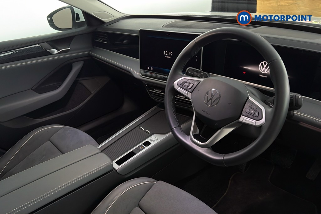 Volkswagen Passat Life Automatic Petrol Plug-In Hybrid Estate - Stock Number (1632937) - 2nd supplementary image