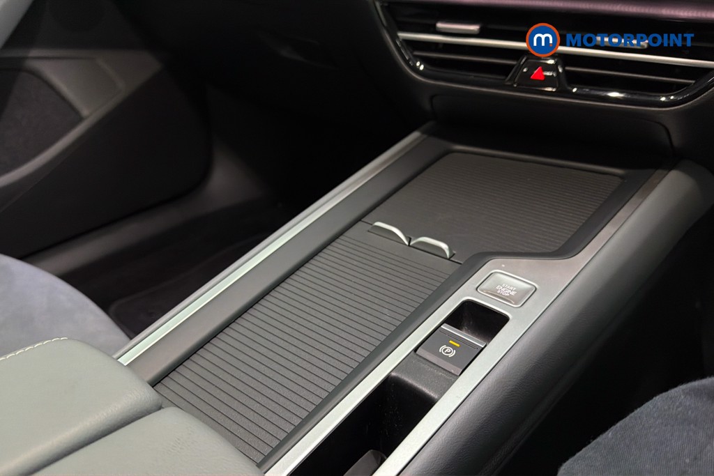 Volkswagen Passat Life Automatic Petrol Plug-In Hybrid Estate - Stock Number (1632937) - 15th supplementary image
