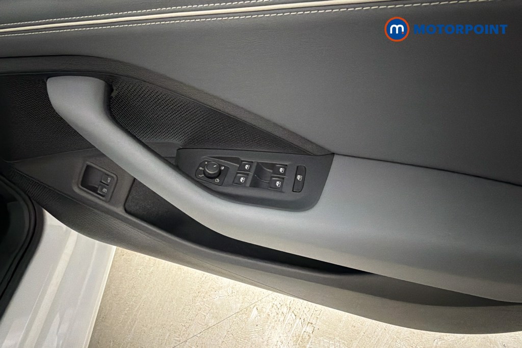Volkswagen Passat Life Automatic Petrol Plug-In Hybrid Estate - Stock Number (1632937) - 20th supplementary image
