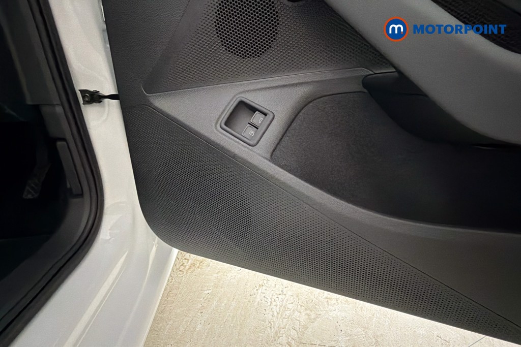 Volkswagen Passat Life Automatic Petrol Plug-In Hybrid Estate - Stock Number (1632937) - 21st supplementary image