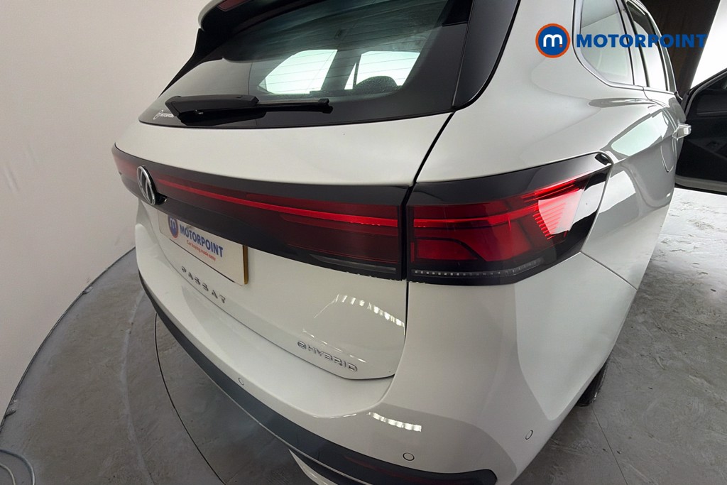 Volkswagen Passat Life Automatic Petrol Plug-In Hybrid Estate - Stock Number (1632937) - 38th supplementary image