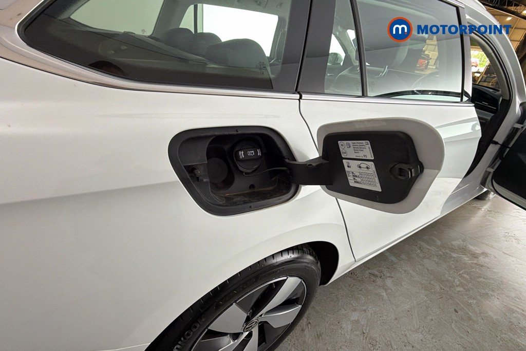 Volkswagen Passat Life Automatic Petrol Plug-In Hybrid Estate - Stock Number (1632937) - 41st supplementary image