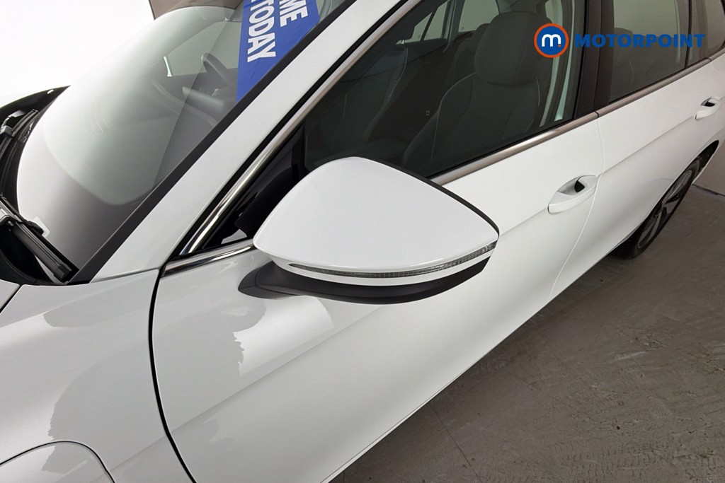 Volkswagen Passat Life Automatic Petrol Plug-In Hybrid Estate - Stock Number (1632937) - 43rd supplementary image