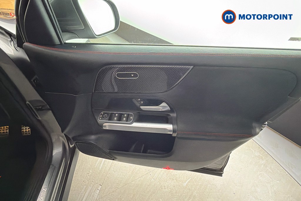 Mercedes-Benz GLB Amg Line Automatic Petrol SUV - Stock Number (1634274) - 19th supplementary image