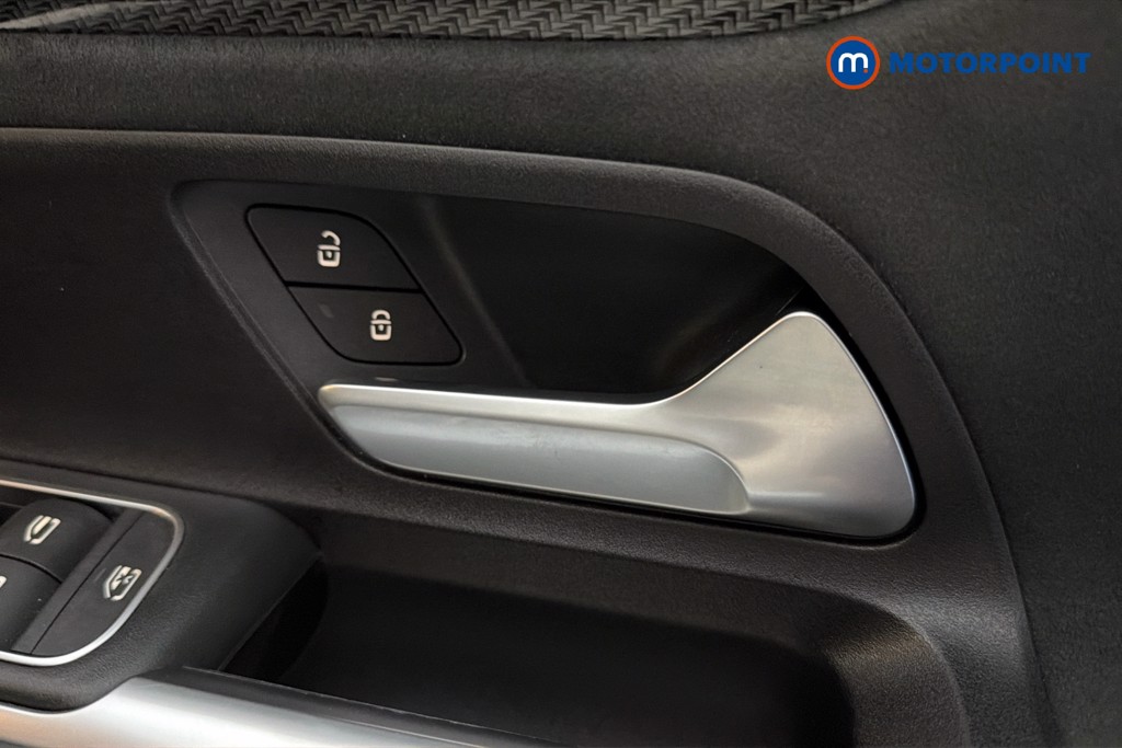 Mercedes-Benz GLB Amg Line Automatic Petrol SUV - Stock Number (1634274) - 42nd supplementary image