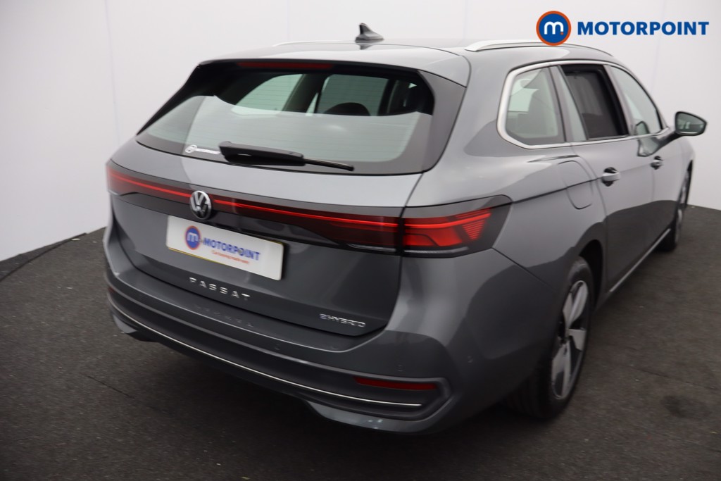 Volkswagen Passat Life Automatic Petrol Plug-In Hybrid Estate - Stock Number (1632870) - 2nd supplementary image