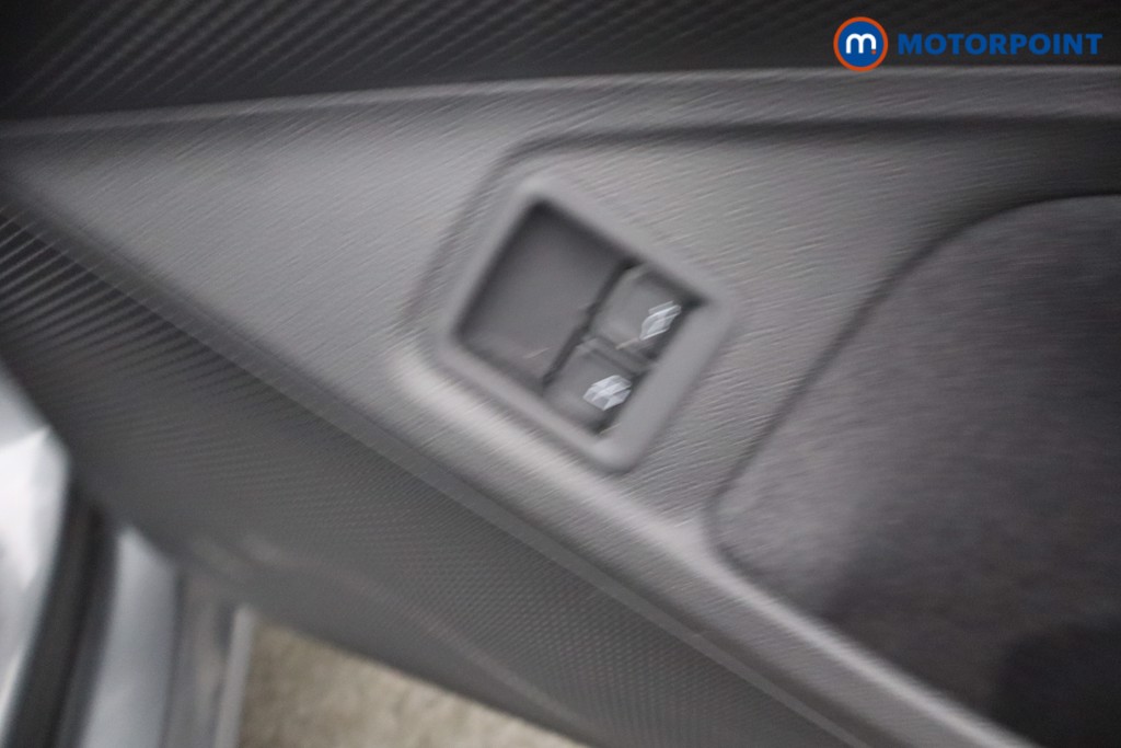 Volkswagen Passat Life Automatic Petrol Plug-In Hybrid Estate - Stock Number (1632870) - 13th supplementary image