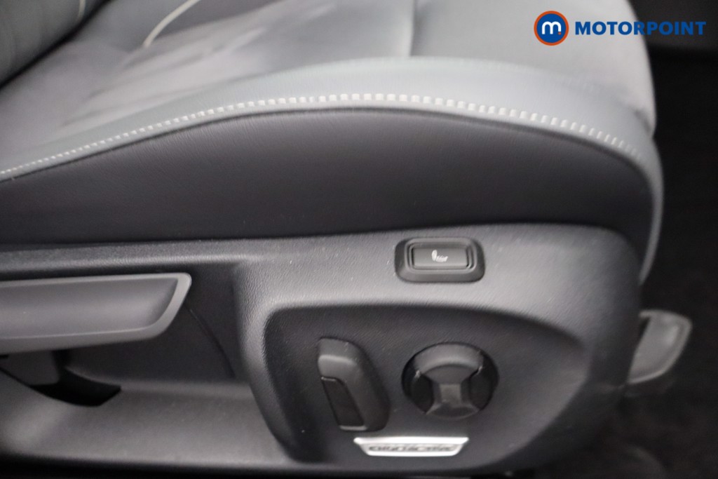 Volkswagen Passat Life Automatic Petrol Plug-In Hybrid Estate - Stock Number (1632870) - 14th supplementary image