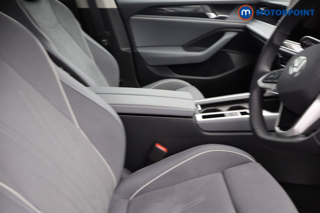 Volkswagen Passat Life Automatic Petrol Plug-In Hybrid Estate - Stock Number (1632870) - 15th supplementary image