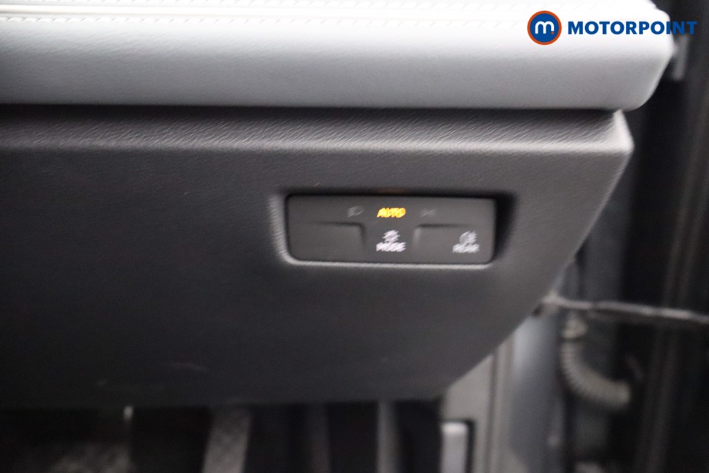 Volkswagen Passat Life Automatic Petrol Plug-In Hybrid Estate - Stock Number (1632870) - 16th supplementary image