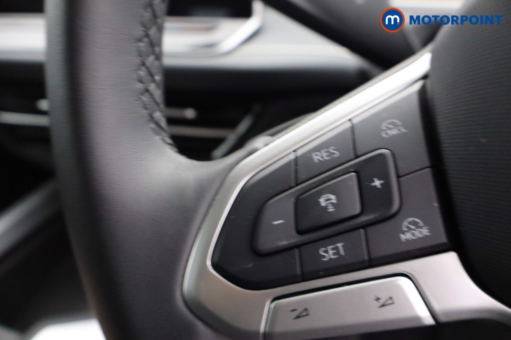 Volkswagen Passat Life Automatic Petrol Plug-In Hybrid Estate - Stock Number (1632870) - 18th supplementary image