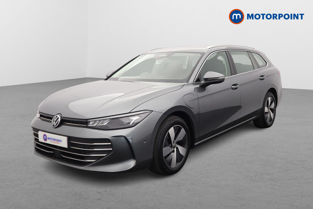 Volkswagen Passat Life Automatic Petrol Plug-In Hybrid Estate - Stock Number (1632870) - Passenger side front corner
