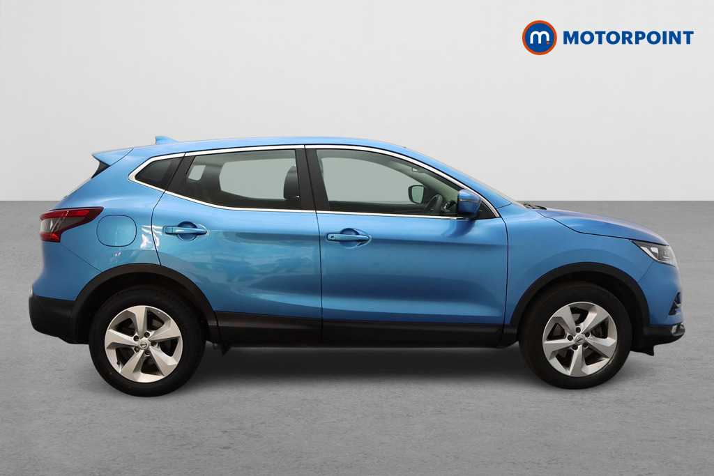 Nissan Qashqai Acenta Premium Manual Diesel SUV - Stock Number (1635393) - Drivers side