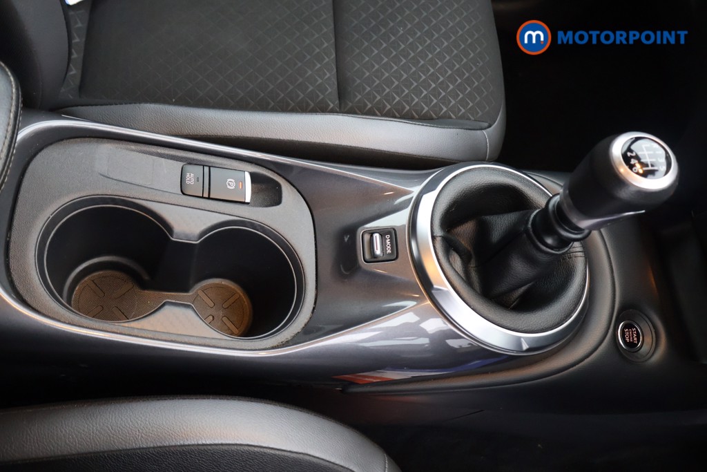Nissan Juke N-Connecta Manual Petrol SUV - Stock Number (1635819) - 6th supplementary image