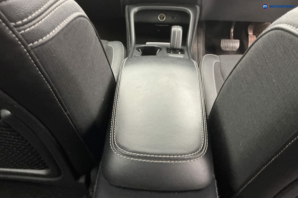 Volvo Xc40 Momentum Automatic Petrol SUV - Stock Number (1636884) - 11th supplementary image