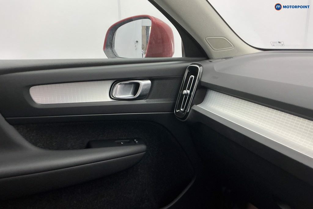 Volvo Xc40 Momentum Automatic Petrol SUV - Stock Number (1636884) - 18th supplementary image