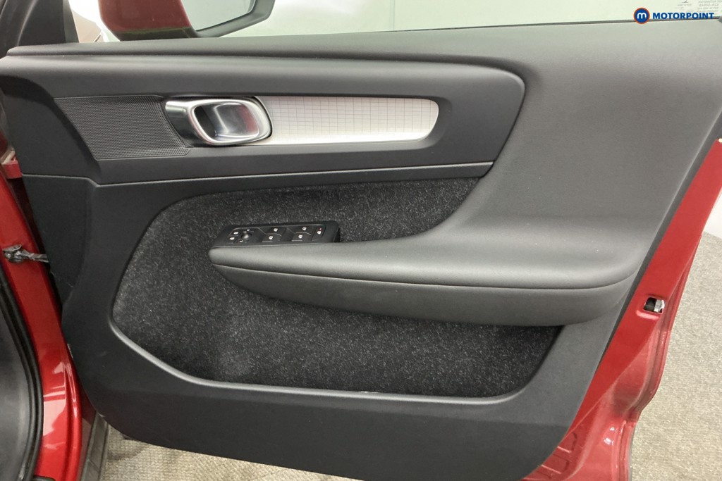 Volvo Xc40 Momentum Automatic Petrol SUV - Stock Number (1636884) - 23rd supplementary image
