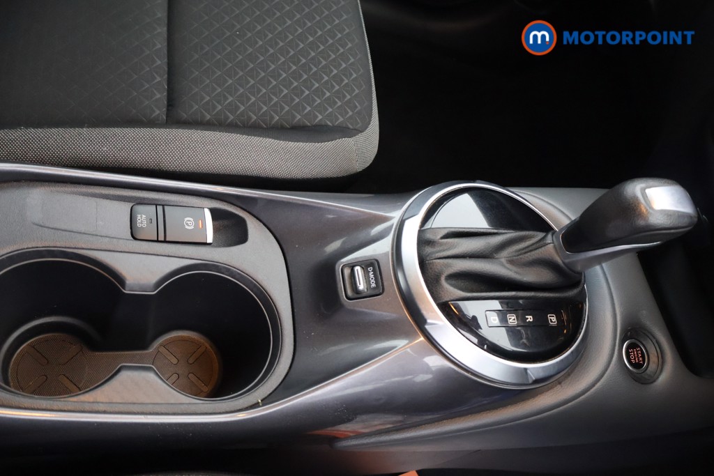Nissan Juke N-Connecta Automatic Petrol SUV - Stock Number (1638046) - 6th supplementary image