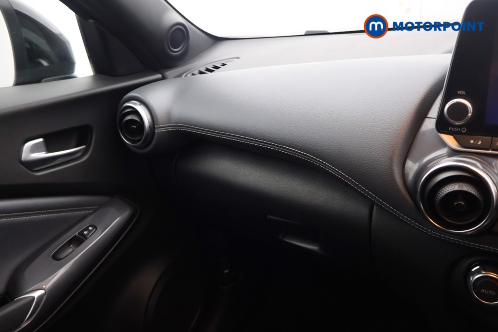 Nissan Juke N-Connecta Automatic Petrol SUV - Stock Number (1638046) - 7th supplementary image