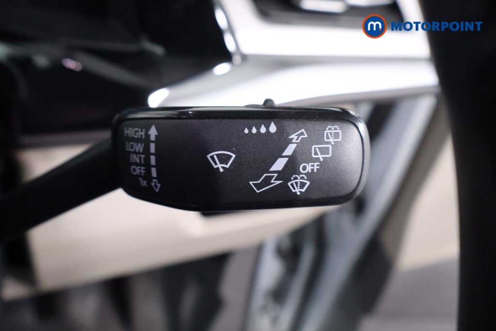 Volkswagen Multivan Life Automatic Petrol Plug-In Hybrid People Carrier - Stock Number (1603231) - 16th supplementary image