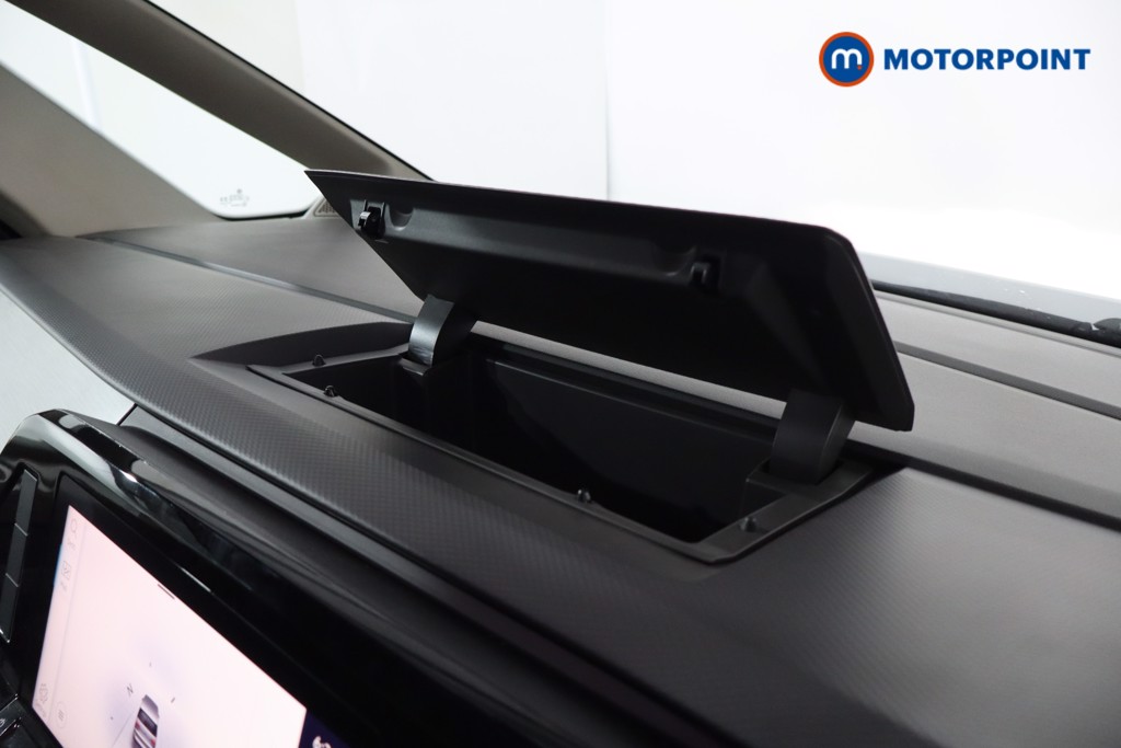 Volkswagen Multivan Life Automatic Petrol Plug-In Hybrid People Carrier - Stock Number (1603231) - 18th supplementary image