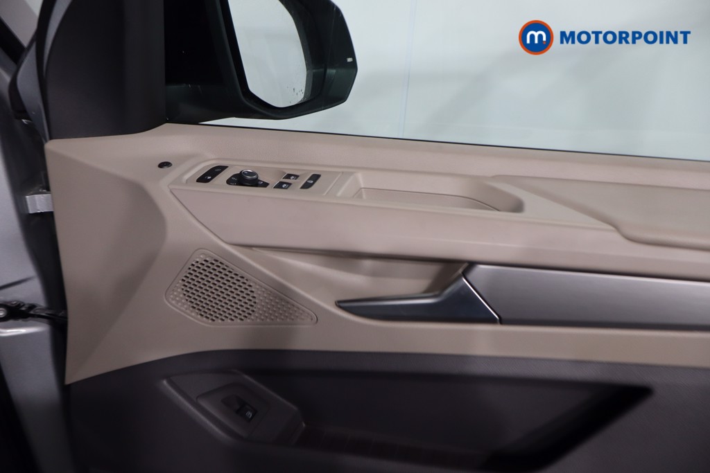 Volkswagen Multivan Life Automatic Petrol Plug-In Hybrid People Carrier - Stock Number (1603231) - 25th supplementary image