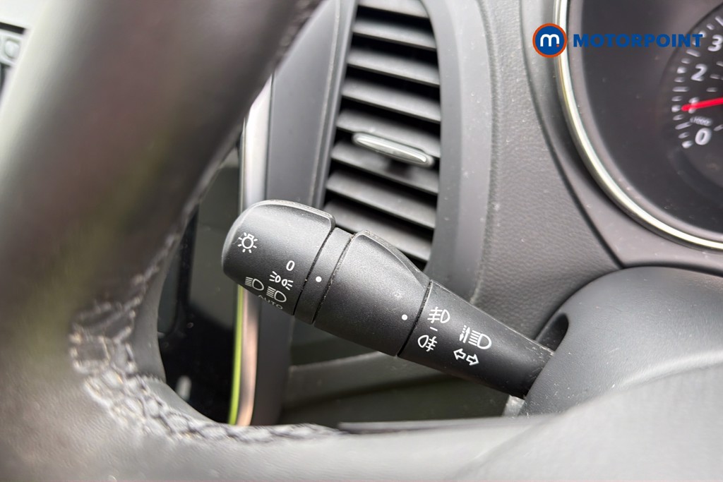 Renault Captur Iconic Automatic Petrol SUV - Stock Number (1617516) - 6th supplementary image