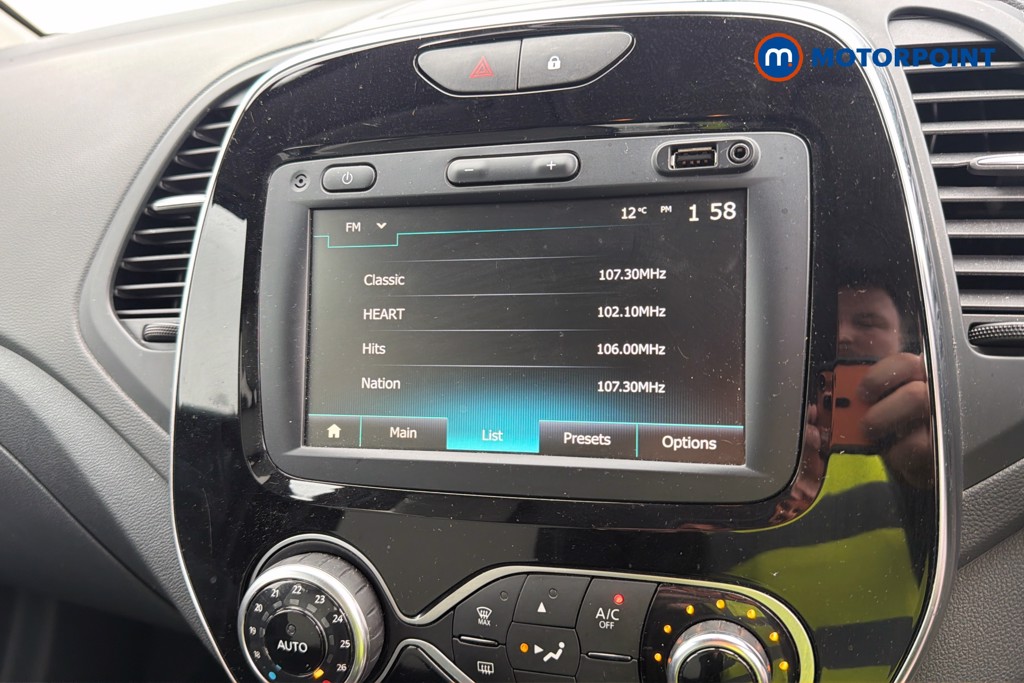 Renault Captur Iconic Automatic Petrol SUV - Stock Number (1617516) - 9th supplementary image