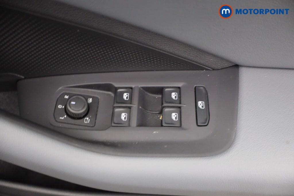 Volkswagen Passat Life Automatic Petrol Plug-In Hybrid Estate - Stock Number (1632903) - 11th supplementary image